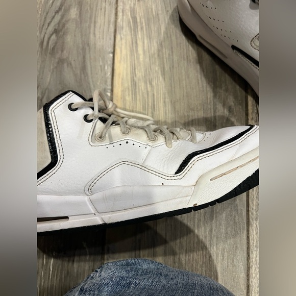 Air Jordan White and Black Sneakers Courtside 23 Size 6Y 7.5 Womens Unisex - Picture 4 of 7